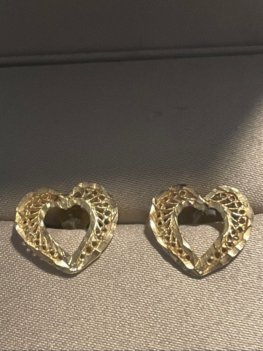 Solid 10 K gold heart earrings - Picture 4 of 4